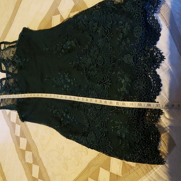 Like new stunning forest green dress.lace detail throughout - Picture 8 of 16
